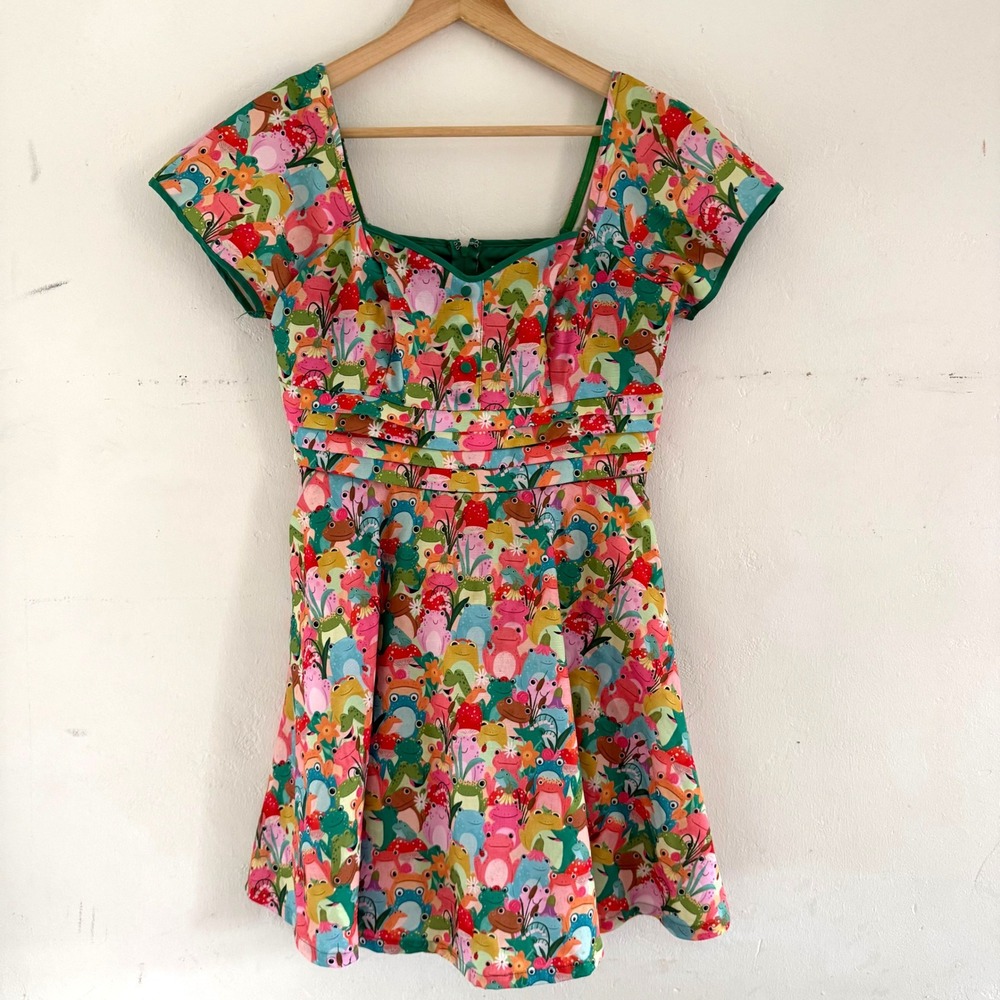 Unique Vintage Frog Ribbit Rainbow Print‎ Swing Dress Size Medium Novelty AOP - Picture 2 of 13